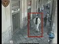 ecco quanto accaduto alcuni giorni fa alla Stazione Centrale di Palermo: un folle aggredisce senza alcun motivo a colpi di martello una coppia di anziani, uno dei quali morirà nei giorni successivi. da notare che solo per merito di due ragazzi extracomunitari è stato possibile arrestare il pazzo scatenato...