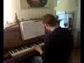 Joosj op de piano..