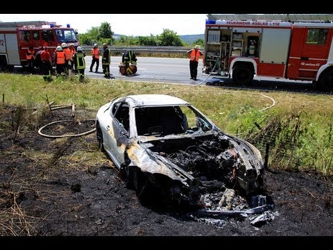 Weißer Maserati Gran Tourismo steht in Flammen 150.000 Euro Schaden (18.07.2013)
