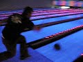 Raul haciendo un strike Raul haciendo un strike