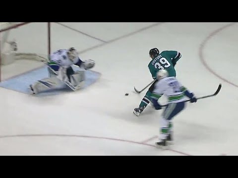 Video: Sharks' Couture slots it beneath Markstrom with slick move