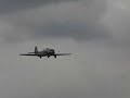 YAK 52 - Tiefer Überflug YAK 52 - Tiefer Überflug