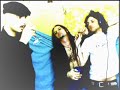 Una delle canzoni più belle di questo gruppo siciliano composto da solo tre elementi. Un grande chitarrista, un geniale cantante, un ottimo batterista (che però in questa canzone non viene sfruttato a dovere) Splendida, davvero.