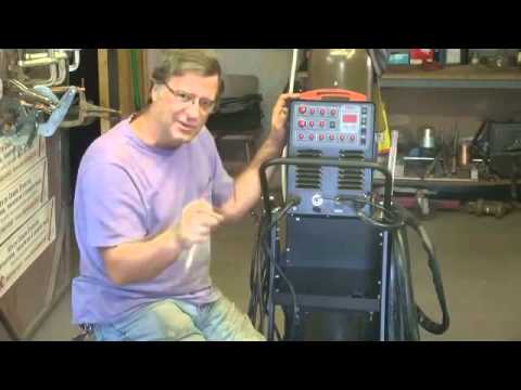 Soldadura TIG aluminio - Kevin Caron explica como usar los controles en una Soldadora de TIG de LONGEVITY. Para mas informacion llame a 1-510-877-7090 or por correo electronico a dan...