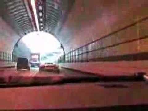 video auto Murcielago sous un tunnel