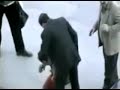 un homme fou furieux en turquie qui d�fonce le com�dien d'une cam�ra cach�e qui a fait semblant de renvers�e de la peinture sur la voiture de la victime. enfin victime qui devien ensuite acteur puisque il enchaine des coup de poings dans la tete du comedien m�me apr�s la decouverte de la farce. toutes les nouveaut�s musics hip-hop, dance, rock, electro, rap us & francais... avec clip, paroles, album, info... sur: musics-exclus.skyrock.com musics-exclus.skyrock.com