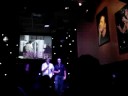 los hermanos cofrades cantando melancolia en el karaoke