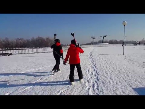Семейное катание на лыжах в Мозыре
