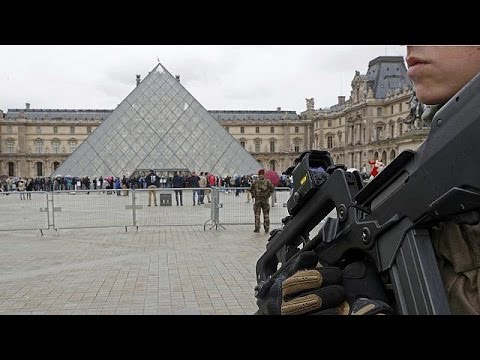 Paris : Un arabe a été blessé au ventre par des militaires