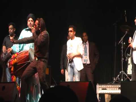 Jazzy B live Melbourne - Aaya mai gaddi morr ke ( HQ) {Roop Sandhu}