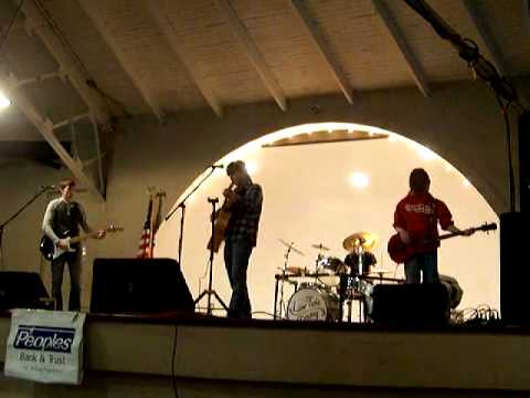lowtiderising.com - Here's a little '80s hair metal-ballad medley for you.