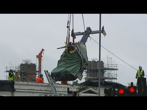 Glasgow - Subscribe to ITN News: http://bit.ly/itnytsub The wreckage of the police helicopter which crashed into the Clutha Vaults pub in Glasgow is lifted from the da...