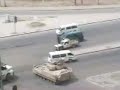 Tanque atropella coche en Iraq