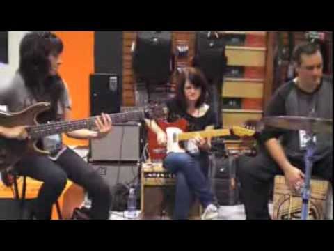 Bass Musician Magazine - Bass Musician Magazine NAMM 2013 Photos Part 2