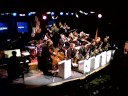 big band jazz terrassa
john dubuclet, direcci� musical i tromb�
trompetes:  matthew simon, dennis hern�ndez, jaime pe�a i dan posen
trombons: josep tro, enric mestre
tromb� baix: sergi verg�s
saxos alts: gabriel amarganti guim g.balasch
saxos tenors: xavier figuerola i fredrik carlquist
saxo bar�ton: joan chamorro
piano: xavier algans
contrabaix: nono fern�ndez
bateria: pau bombard�

jazz cava de terrassa