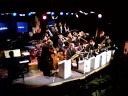 big band jazz terrassa
john dubuclet, direcci� musical i tromb�
trompetes:  matthew simon, dennis hern�ndez, jaime pe�a i dan posen
trombons: josep tro, enric mestre
tromb� baix: sergi verg�s
saxos alts: gabriel amarganti guim g.balasch
saxos tenors: xavier figuerola i fredrik carlquist
saxo bar�ton: joan chamorro
piano: xavier algans
contrabaix: nono fern�ndez
bateria: pau bombard�

jazz cava de terrassa