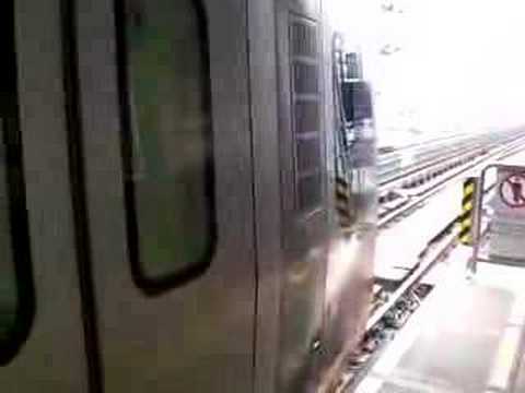 港鐵K-train列車駛離觀塘站