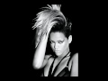 Rihanna - Russian Roulette