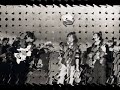 pour toi (ronnie bird, mickey baker)

tu sais souvent je veux mourir.
je ne veux pas voir l'avenir,
que j'ai � jamais compromis.

je sais trop bien que j'ai flamb�.
je ne peux plus rien t'apporter,
que mon amour et mon ennui,
oui mon ennui.

mais pour toi,
qui reste l�, pr�s de moi...
mais pour toi,
qui ne dit rien,
qui ne fait rien...
oui pour toi, je resterai.

il faut reprendre le dessus.
car sans l'espoir tout est fichu.
rien n'est jamais vraiment fini.

mais avec toi je veux rester,
car toi seule peux me sauver.
ensemble nous allons gagner.
ensemble nous allons gagner.
ensemble nous allons gagner.

ensemble nous pouvons gagner
_____________________________________

http://ronniebird.toochattoo.com