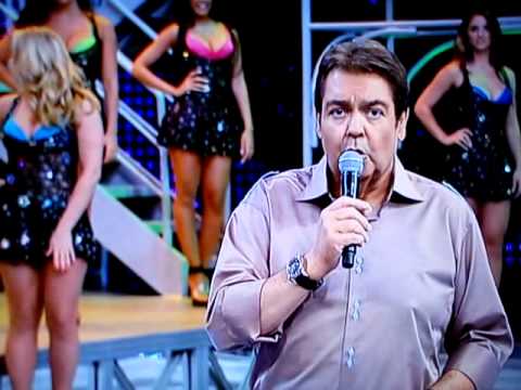 dançarina - Dançarina do Faustão ajeita a calcinha e dá aquela coçanda na periquita!