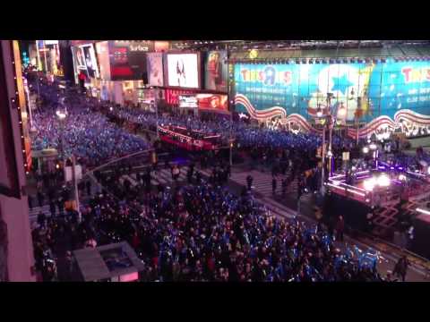 Gangnam Style op Times Square met nieuwjaars avond