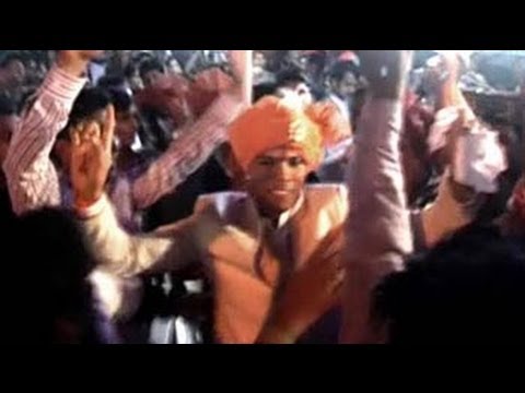 UMESH - An elated Umesh Yadav is not just at good at celebrating wickets. Check out the Indian pacer's dance at his wedding.