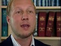 Jak vznikal nový překlad, který je určen nejširšímu spektru čtenářů.Když kraličtí překládali před mnoha staletími první českou Bibli, bylo jejich cílem, aby byla napsána současným (tehdejším) jazykem. Výsledek jejich snažení je dodnes považován za 