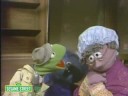 Formore videos and games check out our new website at www.sesamestreet.org In this video, Old Mother Hubbard can't feed her dog a bone. Sesame Street is a production of Sesame Workshop, a nonprofit educational organization which also produces Pinky Dinky Doo, The Electric Company, and other programs for children around the world.