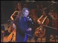 A beleza do Rio de Janeiro, seus séculos de sons, ritmos e impregnação cultural única, mais a música de Francis Hime. Esta bela mistura -- temperada na poesia de Geraldinho Carneiro e Paulo César Pinheiro, híper-evocativa, maliciosa e de certa forma épica --, deu o arrebatador caudal sinfônico-popular da Sinfonia do Rio de Janeiro de São Sebastião, que depois de estrear no Teatro Municipal em novembro de 2000, foi lançada em CD e DVD (abril de 2002) pela Biscoito Fino, sob a regência do autor à frente de uma orquestra sinfônica de cerca de 70 músicos.Partindo de uma idéia e de um roteiro de Ricardo Cravo Albin, grande conhecedor da música popular brasileira, a Sinfonia ganhou uma versão de grande beleza visual no DVD, 