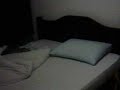 Djef dando cambalhota na cama