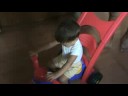 Adriel e a motoca