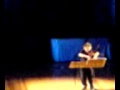 violinista toca a john cage