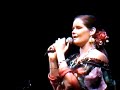 Carolina de Holanda interpreta \"Cucurucucu Paloma\"