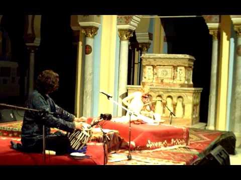 Leela in Tunis: Lenneke van Staalen-Violin+Heiko Dijker-Tabla