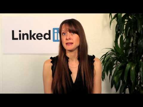 how to ask a question on linkedin