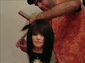 Scalatura con frangia asimmetrica. DiLiberti Mario qualifica professionale in Hairdressing livello 1,2,3 della Gran Bretagna secondo gli NVQs. Diploma in Hair and Beauty Studies HABIA