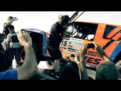 Piloto de Rally Dakar 2013 la 'rompió' haciendo piruetas en rampa de skate