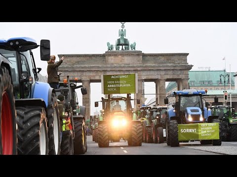 Berlin: Demonstration vor dem Brandenburger Tor - Bau ...