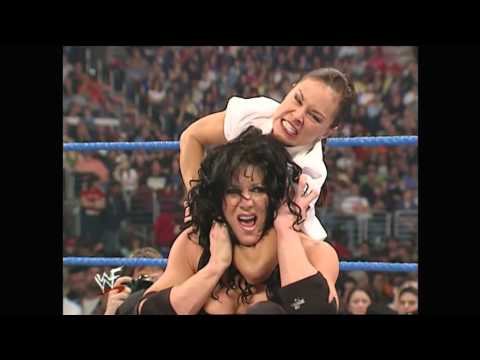 2001 04 12 SD (5) Debra + Stephanie McMahon + Chyna vs Ivory