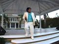 Echa un vistazo a este vídeo. -- La caida de Juan Gabriel http://www.youtube.com/watch?v=n-OPa70KKuc