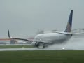 Boeing 737 Continental... espectacular despegue en lluvia...