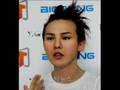 videos de G dragon big bang: into a girl makeover