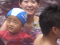 Le bain de beaujolais en film cette fois http://www.youtube.com/watch?v=n4FqF_1kmSc /via CarolGudikunstNégiar #vin