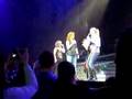 Melissa Peterman gives Reba a valentine - 2/14/08 Tupelo, MS