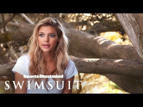 Leonardo DiCaprio's Swimsuit Model Girlfriend Is Good At Golf