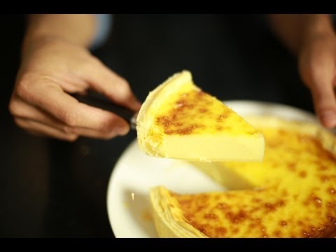Cuisine - Avec http://www.hervecuisine.com réalisez ce dessert très populaire : le flan pâtissier à la vanille. Un de mes desserts / goûters préférés que j'achète souv...