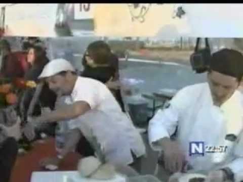 descubrebajacal - El Periodista Joél Galeana Sánchez nos describe la Noche de Cofradía en Ensenada 2011.