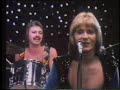 in 1981 danish tv host j�rgen de mylius had a new year pop show from daddy's in copenhagen, where this clip is from. the clip is with debbie cameron and her song 'so-le-la'.

debbie cameron - a female jazz and pop singer from florida usa, went to copenhagen denmark in 1978 - 20 years old. her mother etta cameron, who originally comes from the british west indies and later on moved to the usa, first decided to move to denmark and then a few years later debbie followed her.

both debbie and etta were big jazz and disco stars in scandinavia, but especially in germany and austria.

both debbie and etta still lives in denmark and they are both active singers - mainly as jazz and gospel singers now.

enjoy this video clip and this pop song as only torben lendager can write it. torben lendager was leadsinger in the very first danish glamrock band walkers from the 70's and they had huge success in denmark. 

you may also know one of their songs from the 70's called sha la la la, which was re-recorded by dutch band vengaboys in 2000 and was a hit in most of the world back then.

see the original version by walkers here:
http://www.youtube.com/watch?v=n5kbf8cbyiy

thanks to michael for the clip.