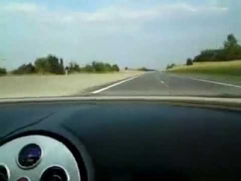 shreyash2005 - Follow me on Twitter @shreyashlonkar. Bugatti Veyron trying top speed on Autobahn. Enjoy. Also comment on what type of Bugatti video will you like. I will up...