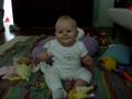 videos de Olívia começando a sentar